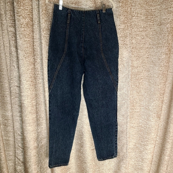 Vintage High Rise Jeans with Tapered Legs and Relaxed Fit - Picture 4 of 9